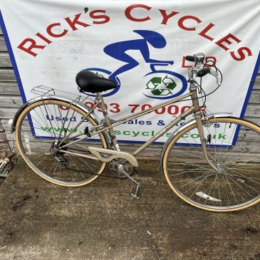 Raleigh Misty 19.5” Frame Ladies Hybrid Bike. £125. Refurbished!!
