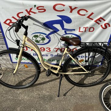 Licorne Stella 17.5” Frame Ladies Town Bike. £195!