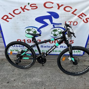 B-Twin RockRider 700 24” Wheel Boys Bike. £100
