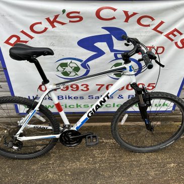 Giant Revel3 20” Frame Mountain Bike. £185. Refurbished!!