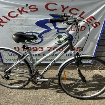 Giant Cyprus FS 17” Frame Ladies Hybrid Bike. £150. Refurbished!!