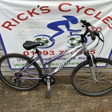 Giant Rock 17” Frame Ladies Mountain Bike. £165