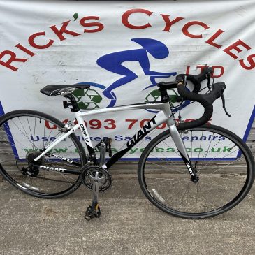 Giant Defy4 18.5” Frame Road Bike. £225. Refurbished!