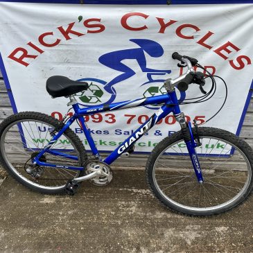 Giant Rock SE 19” Frame Mountain Bike. £125. Refurbished!