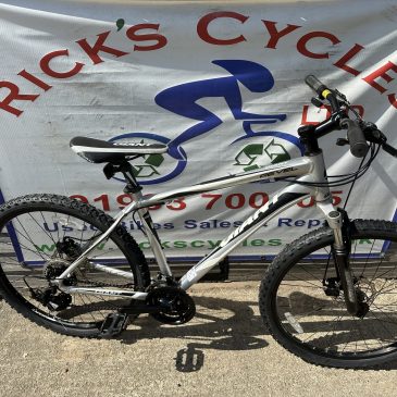 Giant Rival4 18” Frame Mountian Bike. £175. Refurbished!