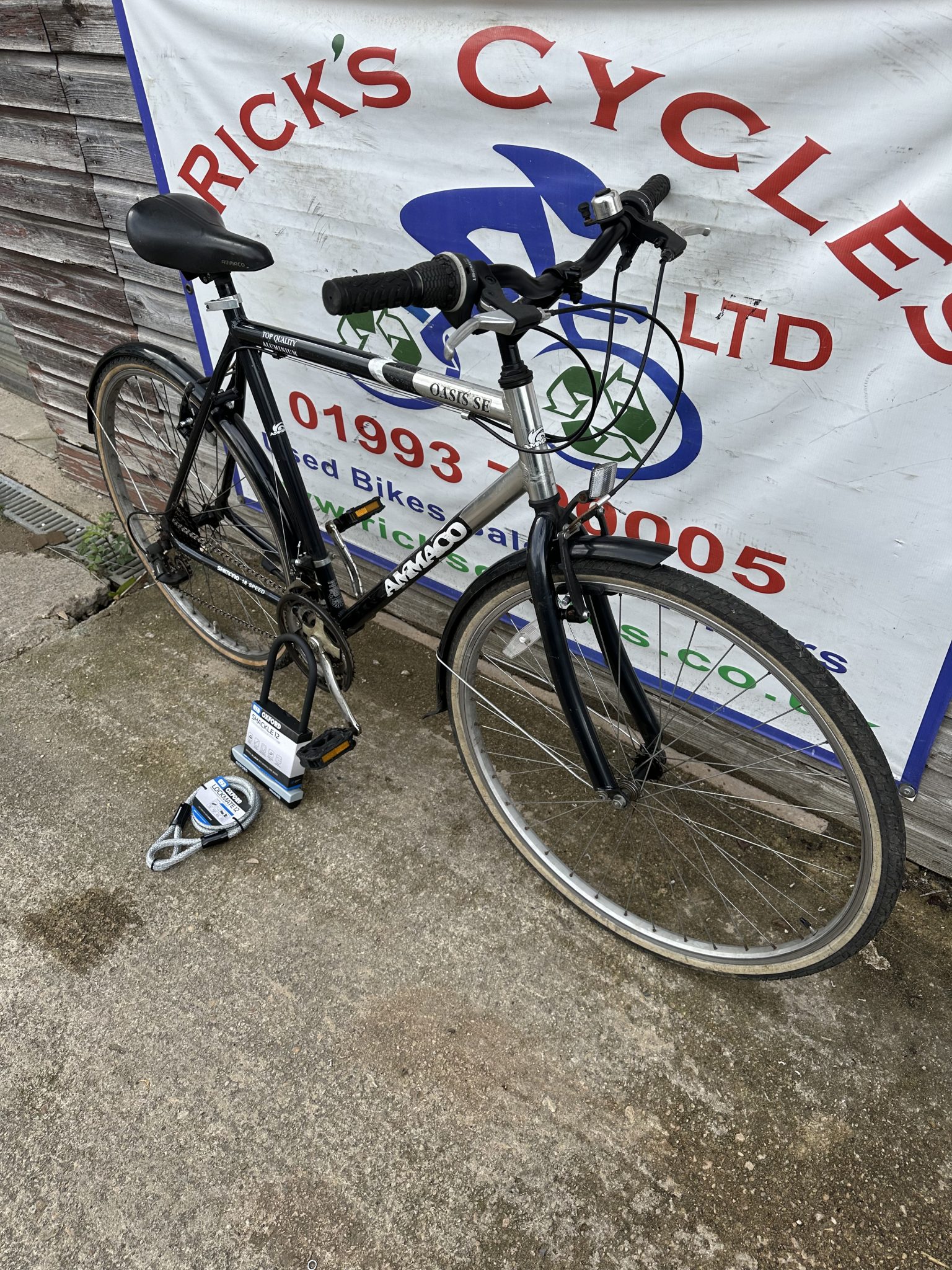 Ammaco Oasis SE 23” Frame Hybrid Bike. £100 with DLock/cable included