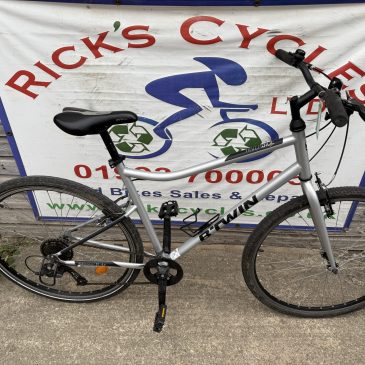 B-Twin Riverside 120 21” Frame Hybrid Bike. £140. Serviced