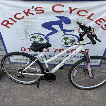 Apollo Maia 17” Frame Ladies Mountain Bike. £90. Serviced