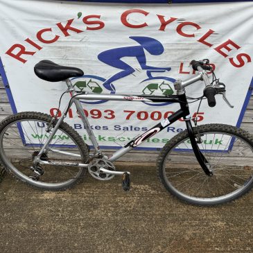 Carrera Vulcan 22.5” Frame Mountain Bike. £135  Free 12” D-Lock with cable, lights all brand new!