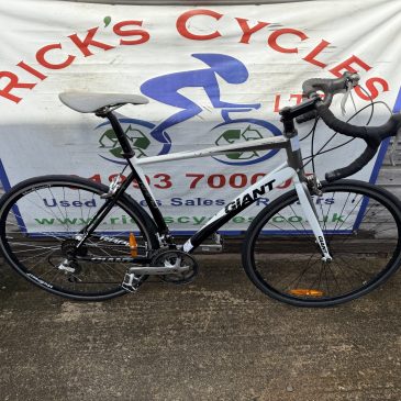 Giant Rapid 21.5” Frame Road Bike. £250. Refurbished!  Light weight & fast!