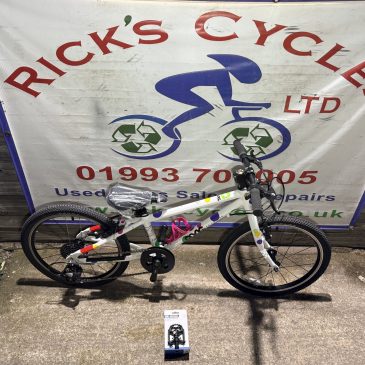 Frog 52 20” Wheel Girls Bike. Spotty No2. £165. Serviced