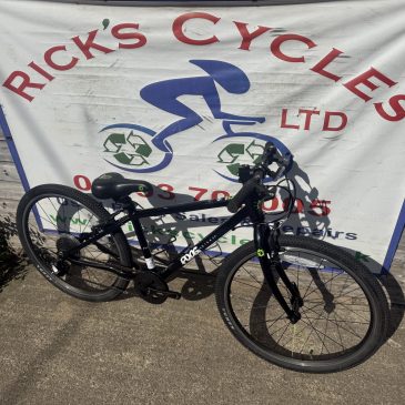 Frog 61 24” Wheel Unisex Kids Bike. Black No1. £245!. Excellent!