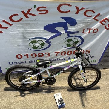 Frog 52 20” Wheel Girls Bike. Spotty. No5. £160. Very light weight
