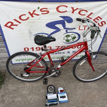 Trek Navigator 100 16.5” Frame Unisex Bike. £150.  Refurnished!!  12” D-Lock/Light Included