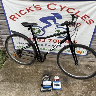 B-Twin Riverside 500 19.5” Frame Ladies Hybrid Bike. £130. Free Lock/Lights