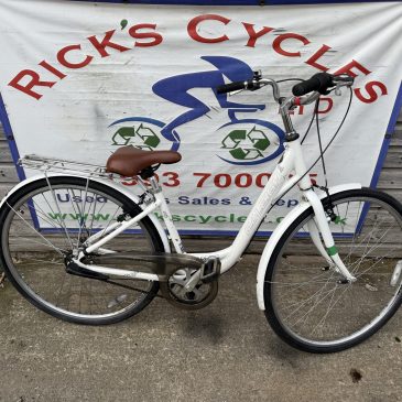 Raleigh Caprice 16” Frame Ladies Hybrid Bike. Inc 12” D-Lock/Lights