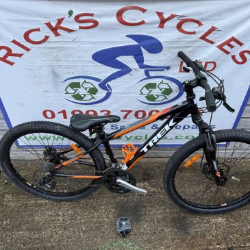 Trek 3 Series 13” Frame Unisex Kids Bike. £165. Light alloy frame!