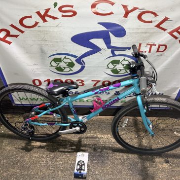 Squish 26” Wheel Girls Junior Bike. Blue No1. £225. Very light weight!