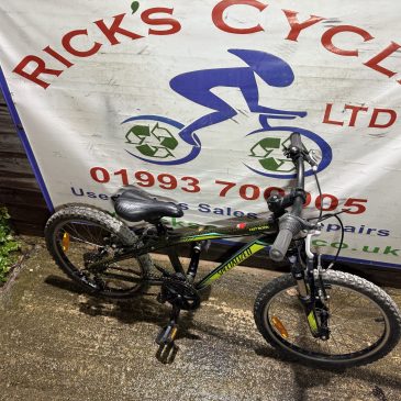 Specialized Hotrock 20” Wheel Kids Bike. £120. Serviced