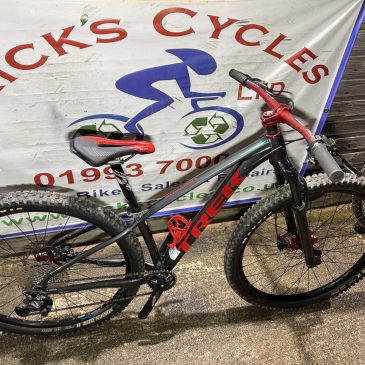 Trek Roscoe 6 13.5” Frame Mountain Bike. £650. Fully Refurbished with upgrades!!