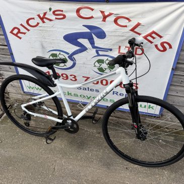 B-Twin Riverside 500 18” Frame Ladies Hybrid Bike. £175, Great, New Tyres