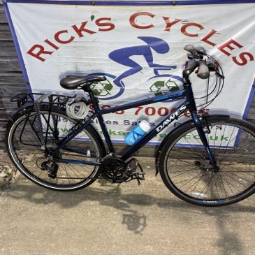 Dawes Discovery 18” Frame Hybrid Bike. No2. £245. Fully Loaded. Alloy frame