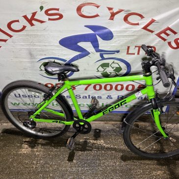 Frog 78 26” Wheel Unisex Hybrid Bike. Neon Green No1. £175. Serviced.