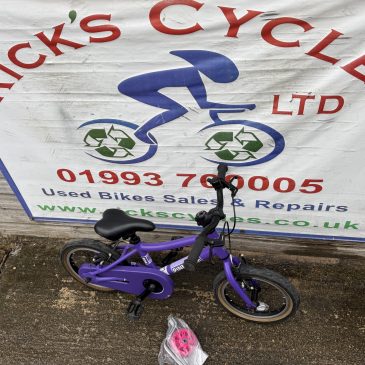 Pinnacle Koa 14” Wheel Girls Bike. £130. Includes new stabilisers!