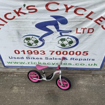 Chillafish balance bike. 10” wheels. £20. Rrp new £55! Only 2.4Kg!