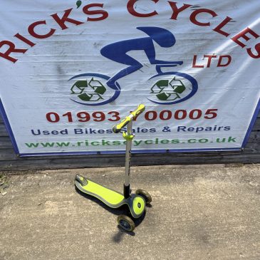 Globber 3 wheel Scooter Folding. Unisex. £20. New £63