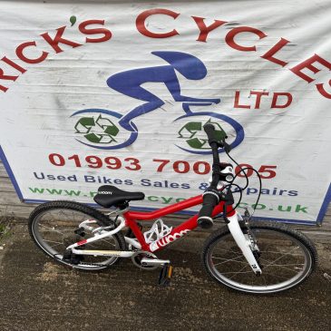 WOOM 4 20” Wheel Kids Bike. Red No6. £300. Very light weight!! Only 6.6 Kg!