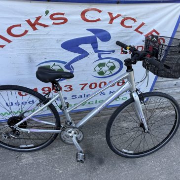 Giant Escape W 16” Frame Ladies Hybrid Bike. £125. Serviced.