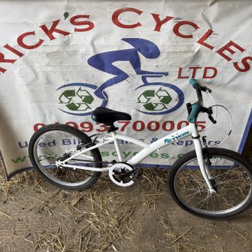B-Twin Original 100 20” Wheel Girls Bike. £60. Serviced