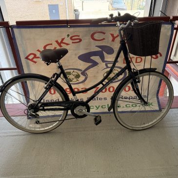 Ammaco Classique 17” Frame Ladies Town Bike. £85. Nice low frame!