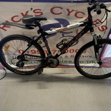 Claud Butler Pinelake 18” Frame Mountain Bike. £145. Light weight alloy frame.