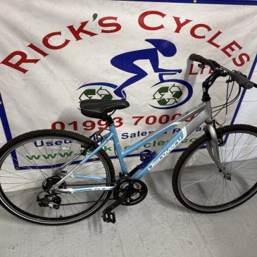 Dawes Discovery 18” Frame Ladies Hybrid Bike. £125. Alloy frame.