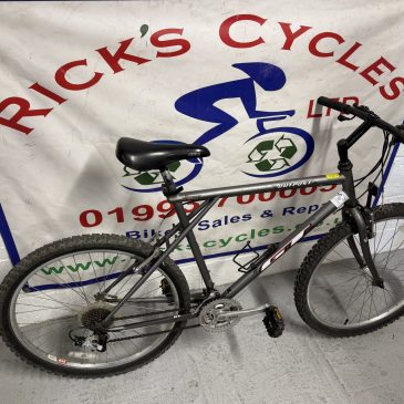 GT OutPost 22” (XL)Frame Mountain Bike. £95. Serviced