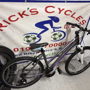 Giant Revel W 18” Frame Ladies Hybrid Bike. £195. Excellent!!