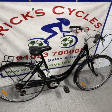 B-Twin Elopes 100 17” Frame Ladies Low Frame City Bike. £125