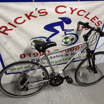 Dawes Discovery 401 20” Frame Hybrid Bike. £150!  Alloy frame. Very fast!!
