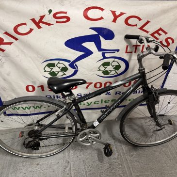 Giant Cypress 17” Frame Hybrid Bike. £175. Refurbished!!