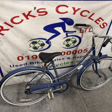 Raleigh Chiltern 18” Ladies Town Bike. £125.