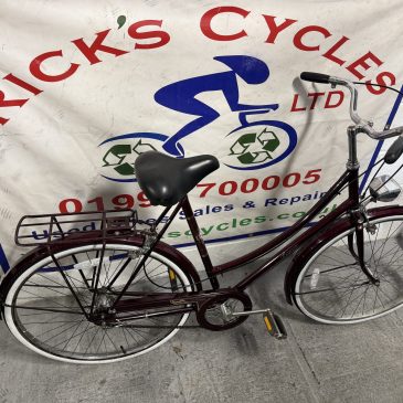 Raleigh Cameo 22.5” Frame Ladies Town Bike. £95.