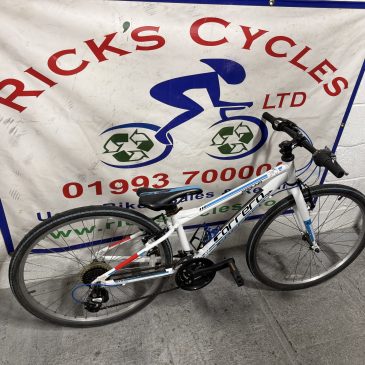 Carrera Saruna 13” Frame, 26” Wheel Hybrid Kids Bike. £130.